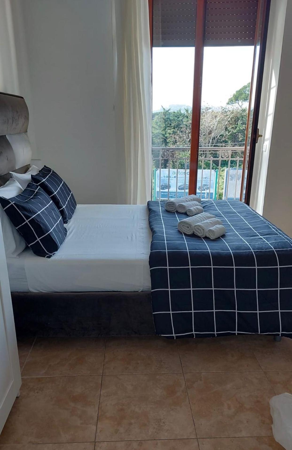 Miris Home Fast And Comfortable With Self Check In 8 Minutes Walk Near Naples Airport Exterior photo